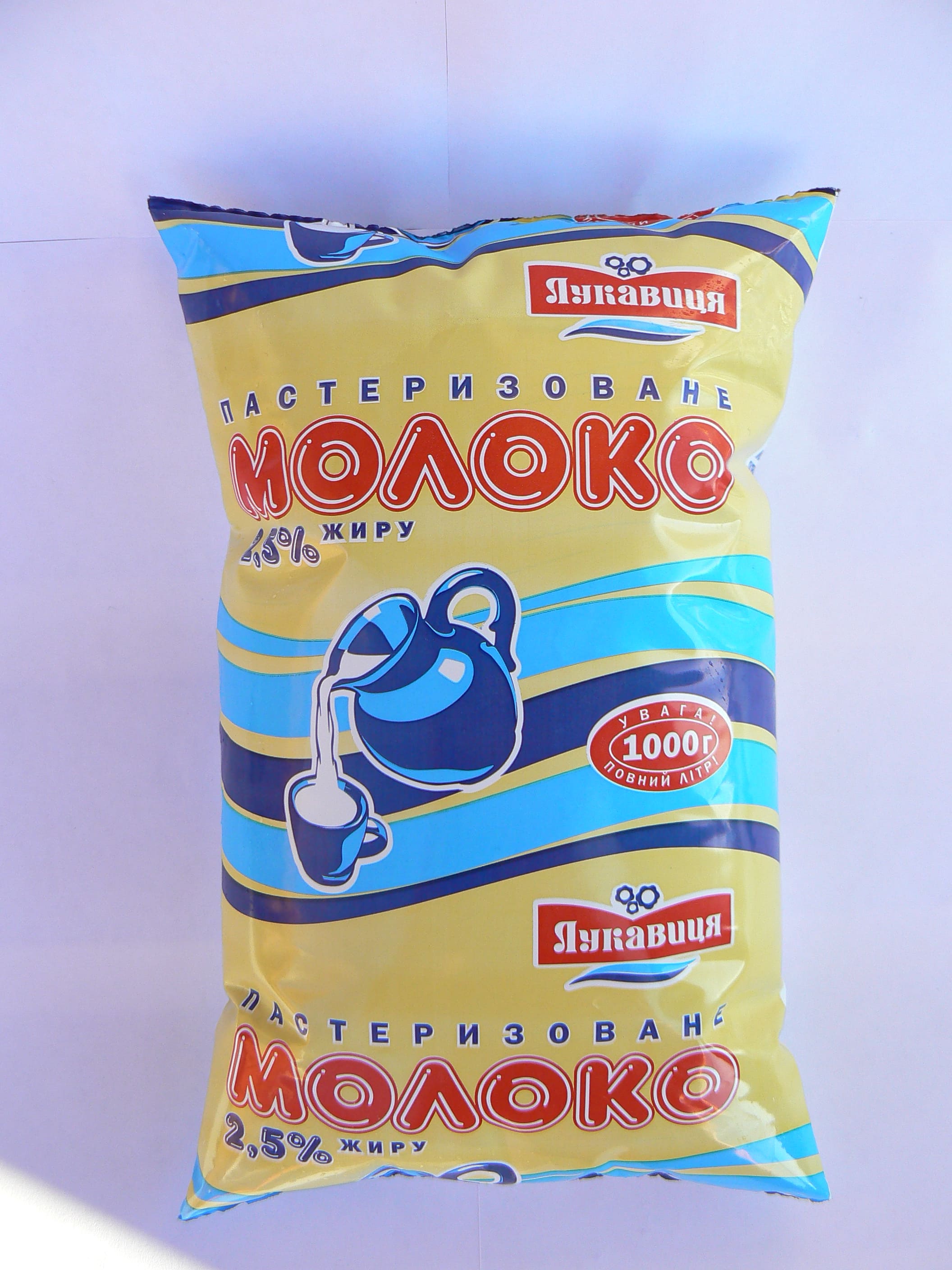Молоко коровяче питне пастеризоване 2,5% жирністю Лукавиця